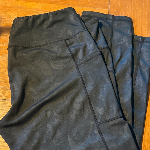 Constantly Varied Gear shadow Skull capri leggings - Picture 1 of 2